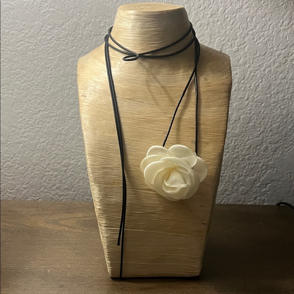 5 for $25 

Chic Cream Rose Pendant Necklace